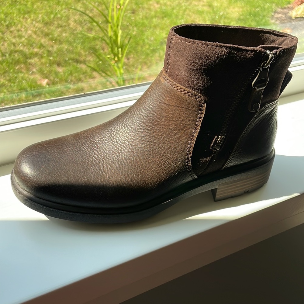 UGG Brown Leather Ankle Boots